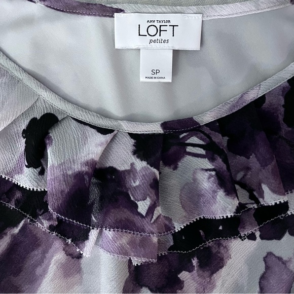 Loft (Ann Taylor) Petite Small Ruffle Neck Purple Gray Floral Sleeveless Blouse - Picture 7 of 7